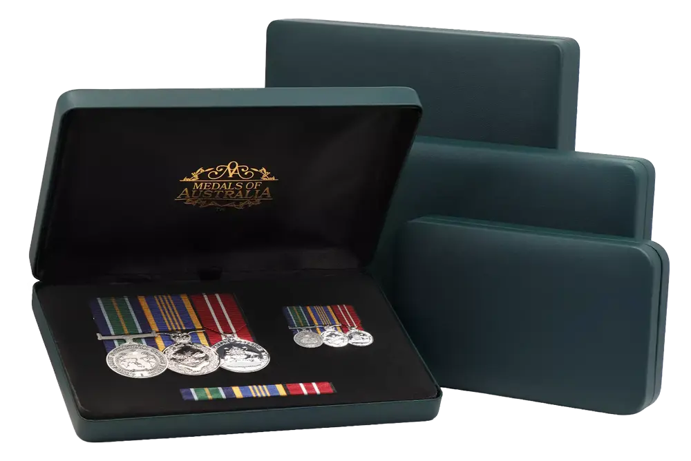 Presentation set with full size and miniature medals in a case